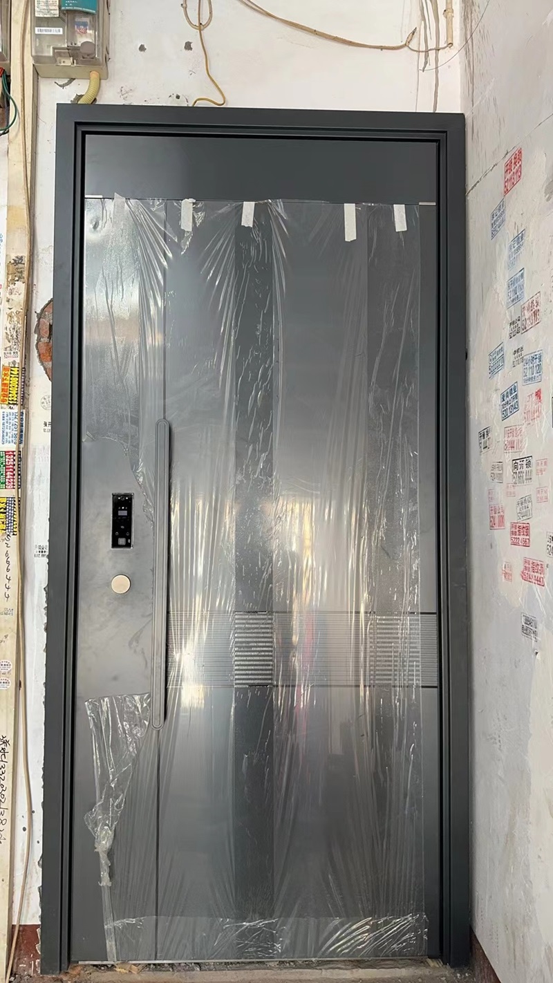 质量做工好，门扇厚实，南京周女士购梵帝尚一体式长拉手智能安全门